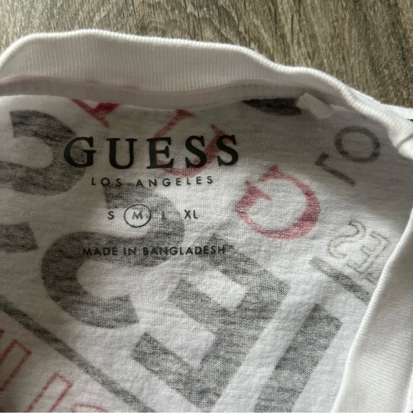 GUESS Men's Black and Red Logo Print T-Shirt - Picture 4 of 4